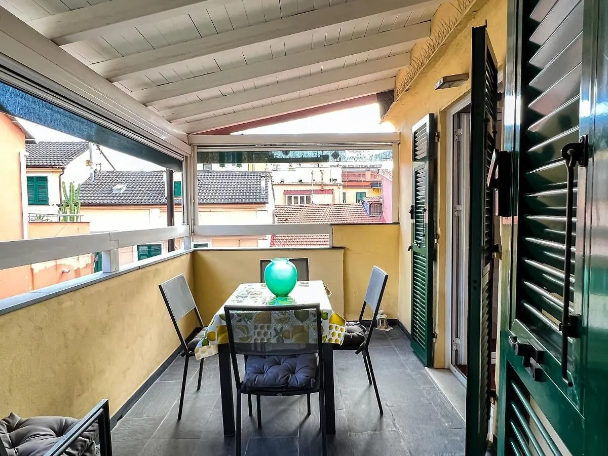 Bel Quadrilocale Con Terrazza Nel Centro Storico Apartment Varazze