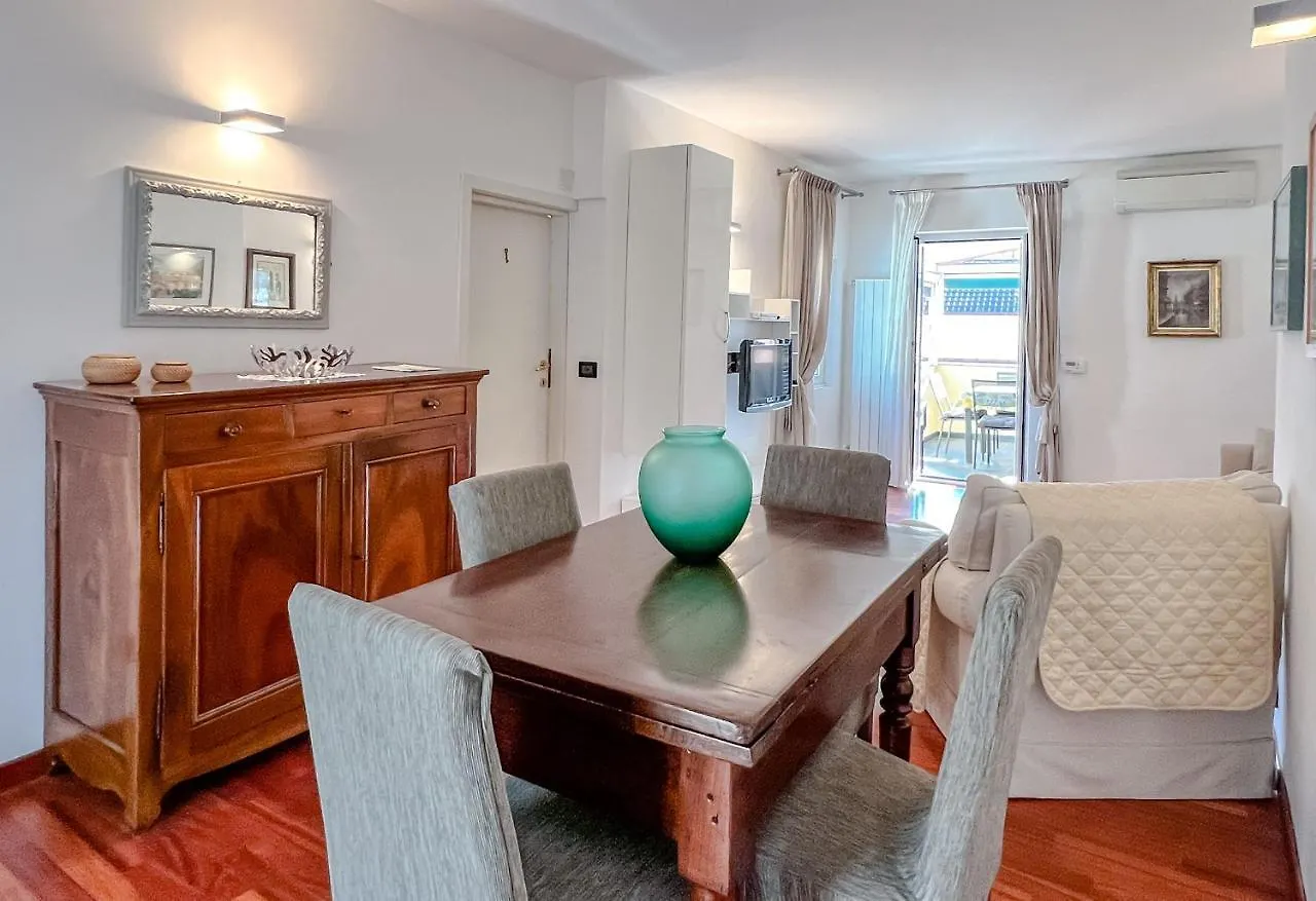 Bel Quadrilocale Con Terrazza Nel Centro Storico Apartment Varazze Italy
