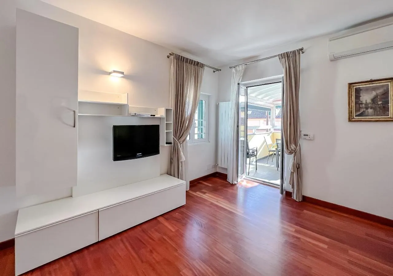 Bel Quadrilocale Con Terrazza Nel Centro Storico Apartment Varazze